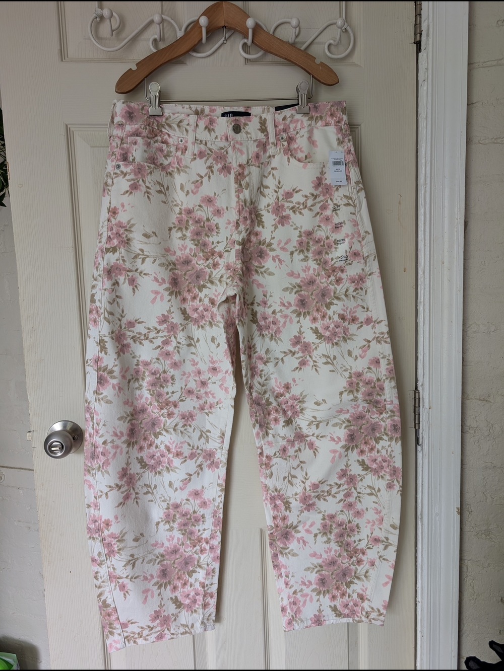NWT GAP Barrel Jeans with Pink Floral Print 10/30R